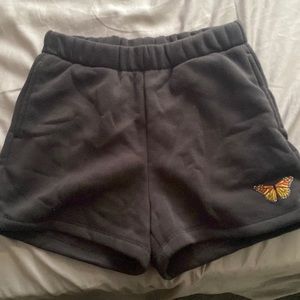 Viviré la vie shorts very comfy and great material !